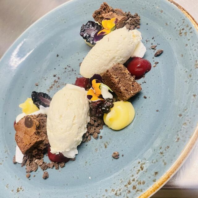 Vegan 🌱 Rocky Road. 🍫😍💕
.
.
.
#plantbasedfood #plantbased #plantbaseddiet #veganfriendly #vegan #veganfood #vegansofinstagram #slaterscountryinn #staffordshirefood #visitstaffordshire #newcastleunderlyme #countrypub #staffordshirefoodanddrink #eatstoke #Eccleshall