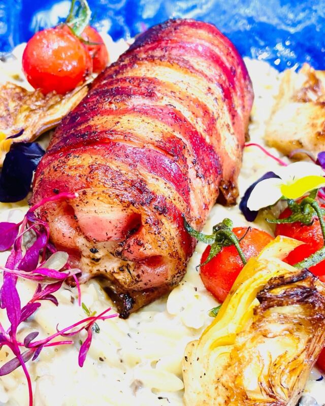 Wild mushroom stuffed chicken ballotine, truffle orzo and marinated amalfi artichokes…😍
.
.
.
#slaterscountryinn #staffordshirefoodblogger #staffordshirerestaurant #countrypub #foodies #staffordshirefoodanddrink #lovefood #foodporn #delicious #medditeraneanfood #eatingout #visitstaffordshire