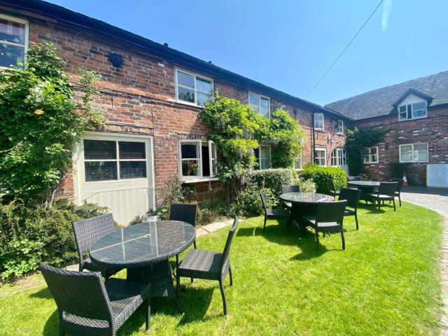 Happy ☀️ Day! 🙏🏻
.
.
.
#beergarden #slaterscountryinn #sundayvibes #countrypub #relaxed #chilled #sundaylunch #staffordshirepubs #staffordshirefoodanddrink #staffordshirefoodblogger #staffordshirerestaurant #staffordshire #visitstaffordshire